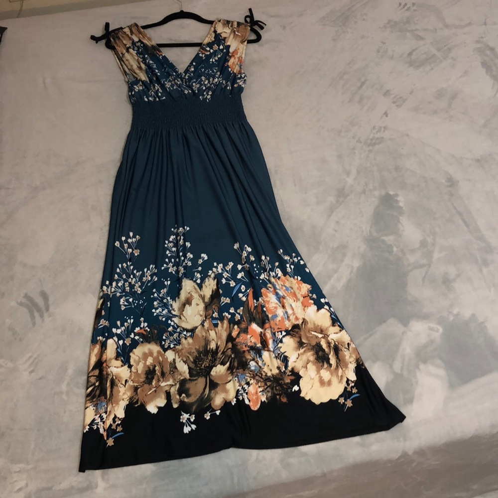 Maxi dress. Comfortable size Medium.